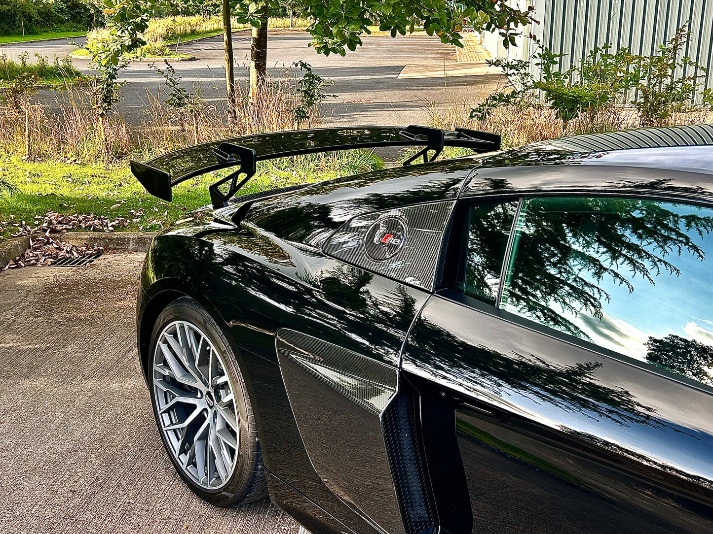 AUDI R8 (4S Gen 2) Carbon Fibre Rear Wing Spoiler (Performance Pack Swan Neck Style)