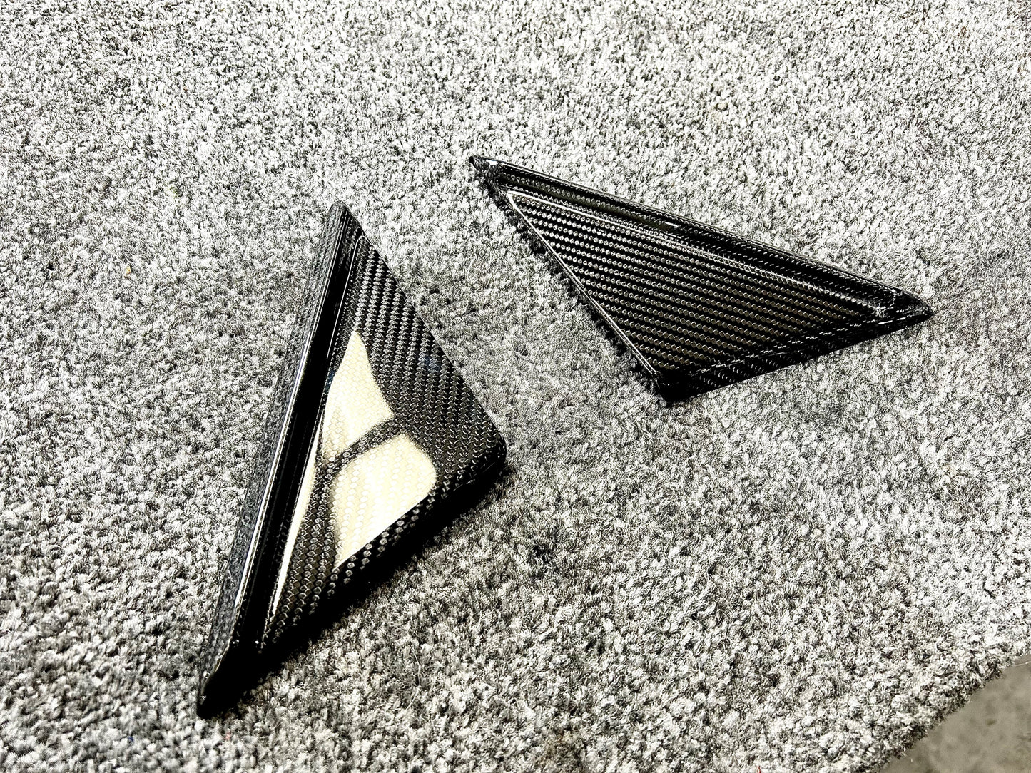AUDI R8 (4S Gen 2) Carbon Fibre Wind Deflector (Anti Buffeting) Side Mirror Triangles (Left & Right) (Coupe & Spyder)