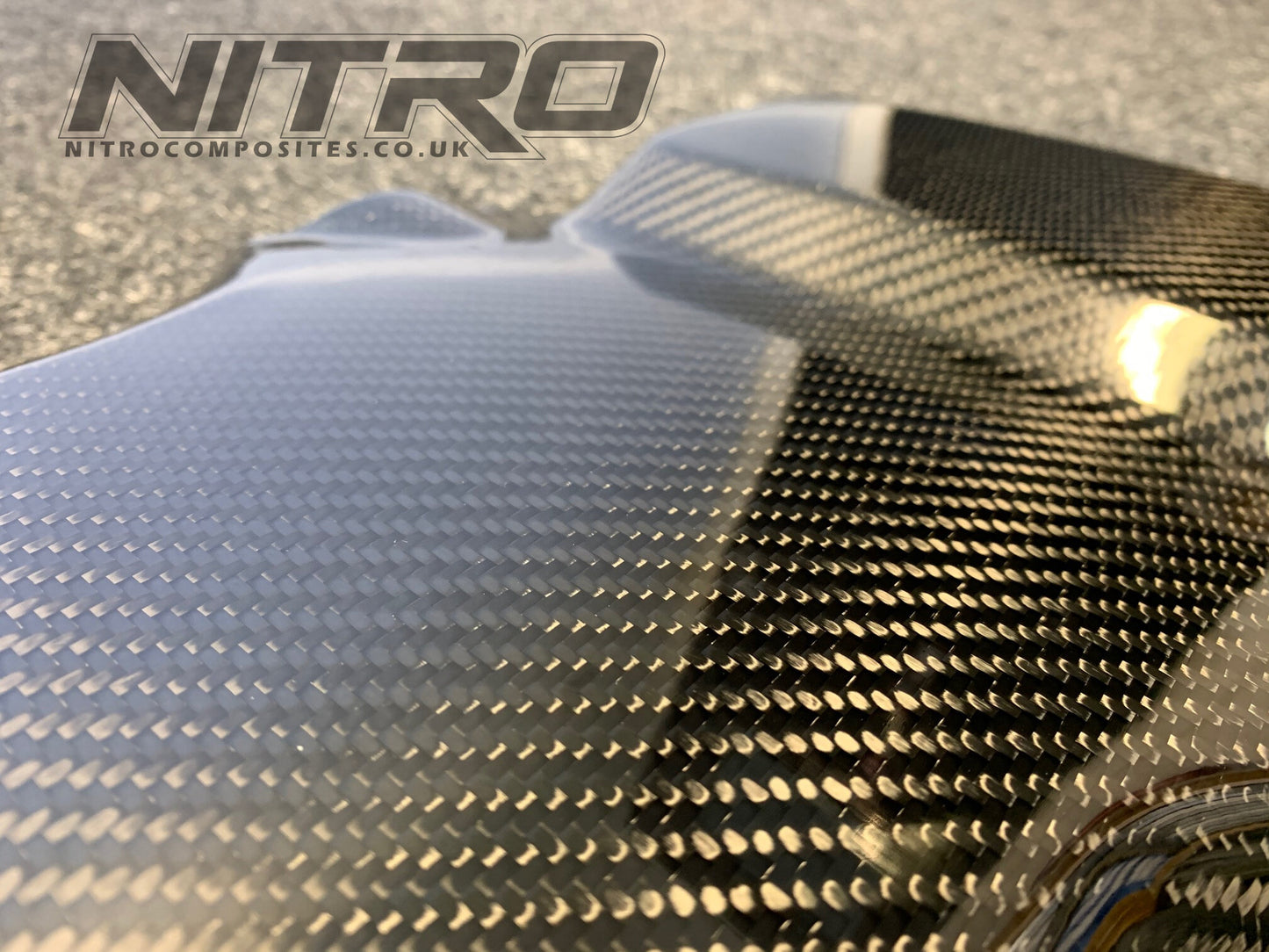 AUDI RS6 C6 (2008-2010) Carbon Fibre Engine Cover for 5.0L V10 TFSI