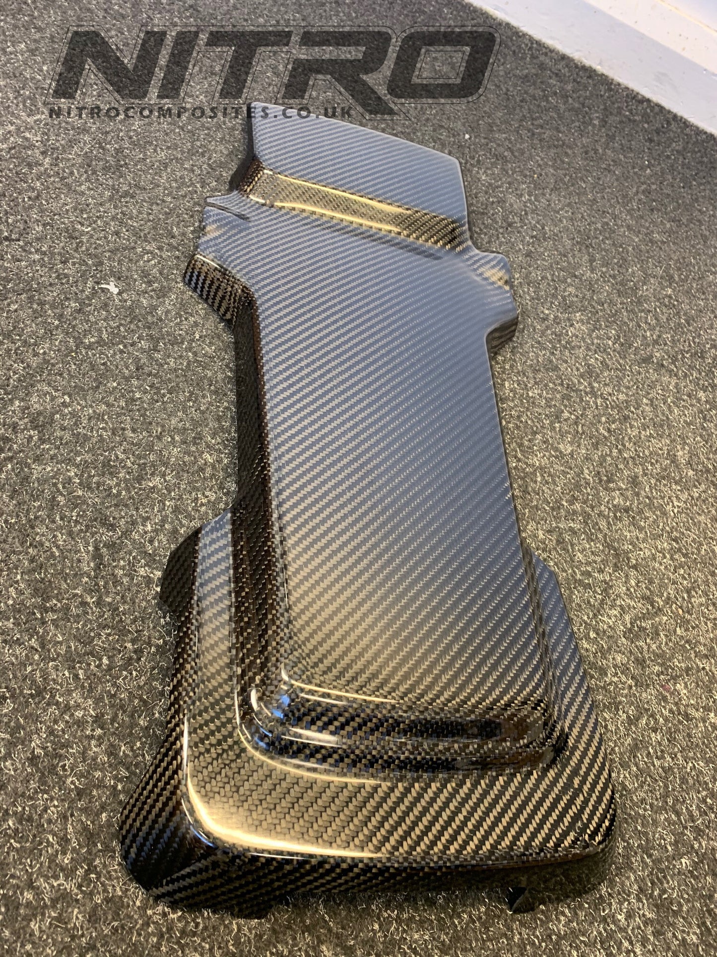 AUDI RS6 C6 (2008-2010) Carbon Fibre Engine Cover for 5.0L V10 TFSI