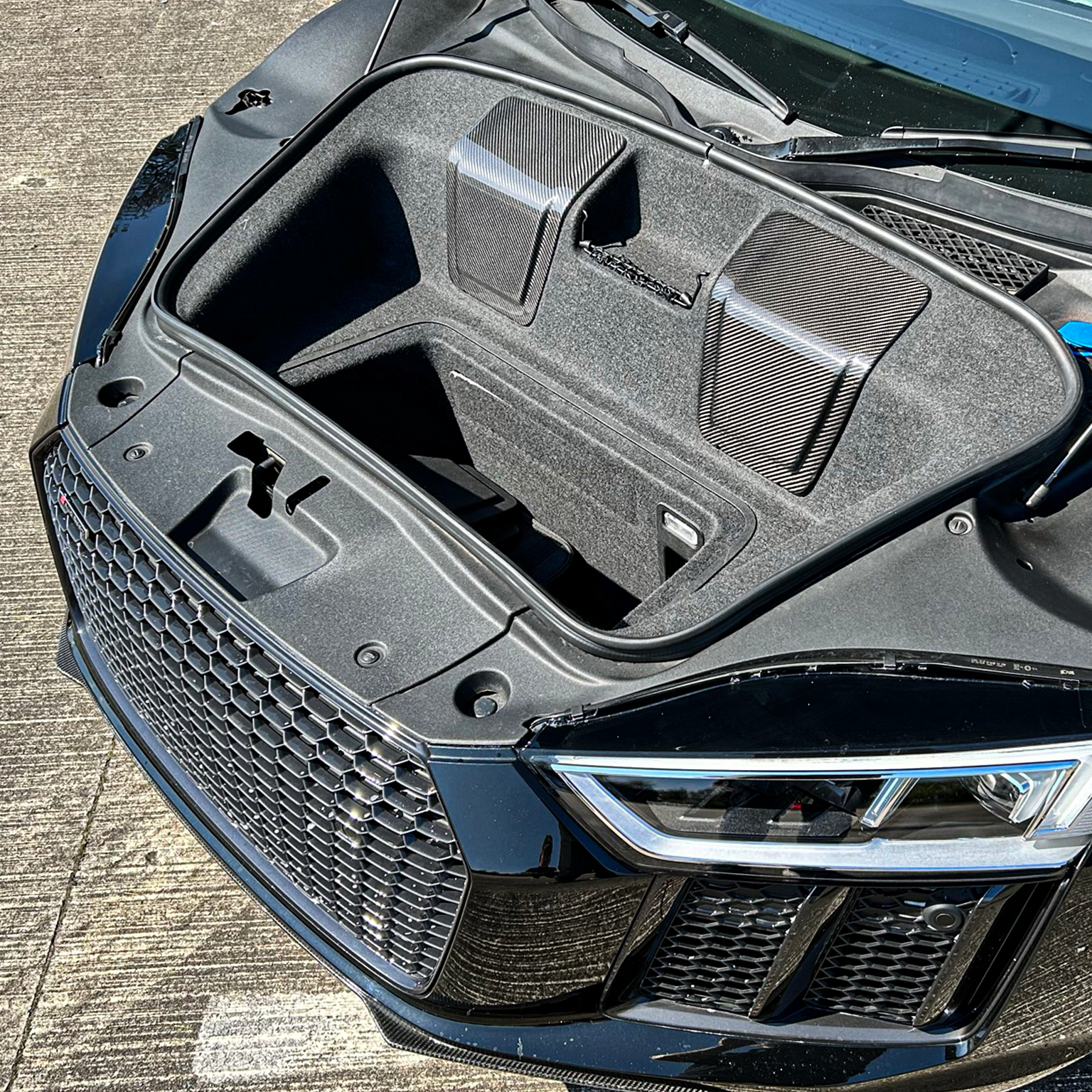 Audi r8 top luggage set