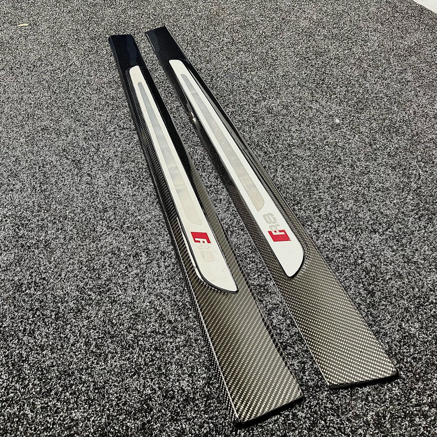 AUDI R8 (4S Gen 2) Carbon Fibre Door Sills (Pair) (None Illuminated)