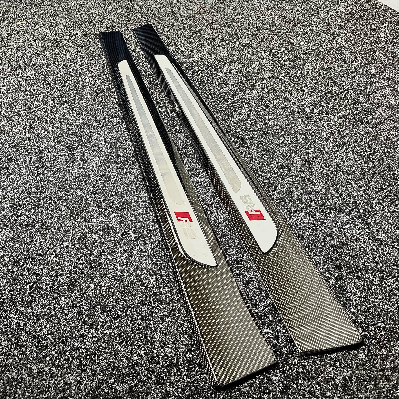 AUDI R8 (4S Gen 2) Carbon Fibre Door Sills (Pair) (None Illuminated